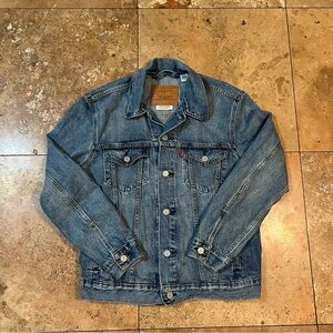 Levi’s Men’s Trucker Denim Vintage Style Jean Jacket Medium Wash Size Medium
